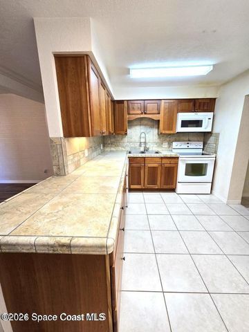 9852 Honeysuckle Drive C, Sebastian, FL 32976