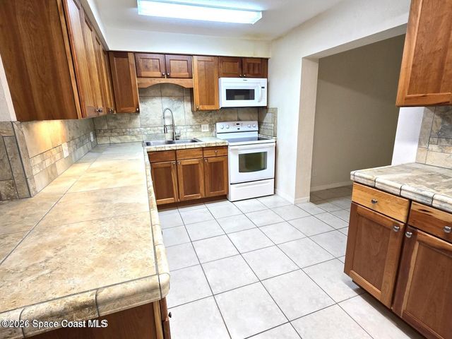 9852 Honeysuckle Drive C, Sebastian, FL 32976