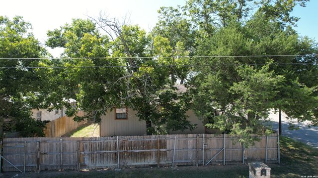 1995 CROSS ST, New Braunfels, TX 78130