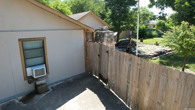 1995 CROSS ST, New Braunfels, TX 78130