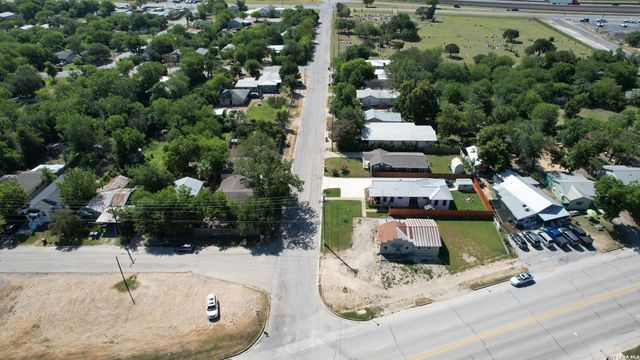 1995 CROSS ST, New Braunfels, TX 78130