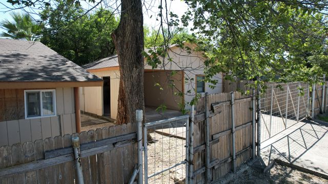 1995 CROSS ST, New Braunfels, TX 78130