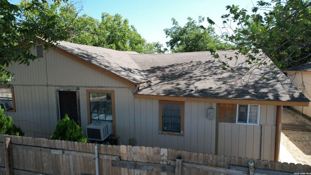 1995 CROSS ST, New Braunfels, TX 78130