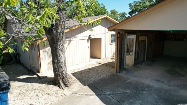 1995 CROSS ST, New Braunfels, TX 78130