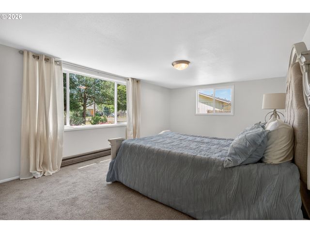 2245 DEVOS St, Eugene, OR 97402