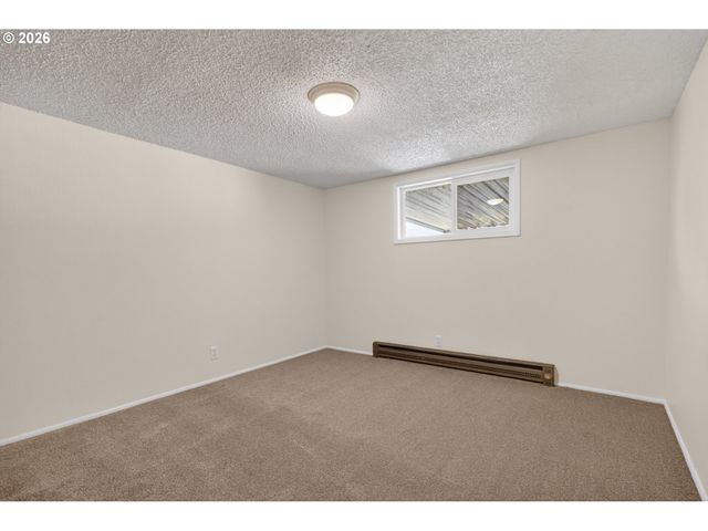 2245 DEVOS St, Eugene, OR 97402