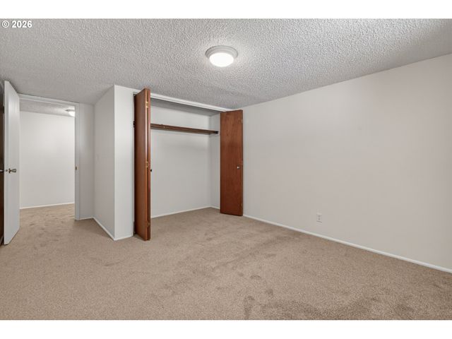 2245 DEVOS St, Eugene, OR 97402