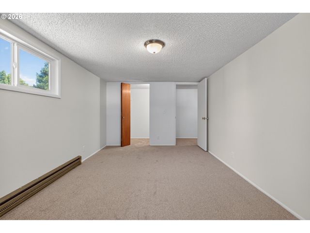 2245 DEVOS St, Eugene, OR 97402