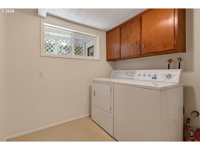2245 DEVOS St, Eugene, OR 97402