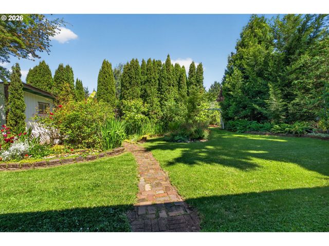 2245 DEVOS St, Eugene, OR 97402