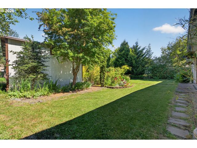 2245 DEVOS St, Eugene, OR 97402