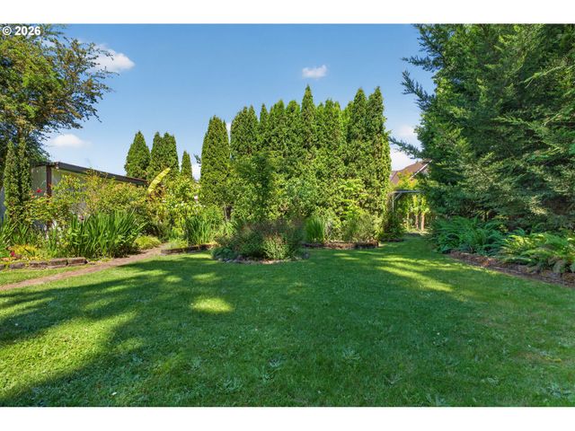 2245 DEVOS St, Eugene, OR 97402