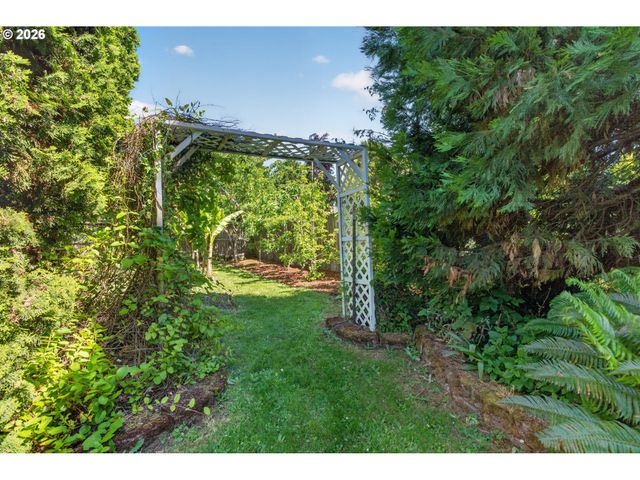 2245 DEVOS St, Eugene, OR 97402