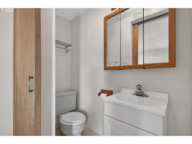 2245 DEVOS St, Eugene, OR 97402