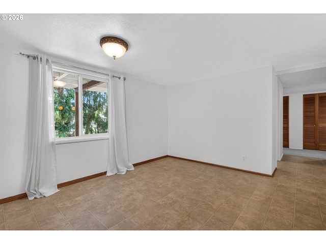 2245 DEVOS St, Eugene, OR 97402