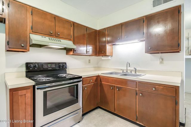 9316 Coolridge Dr, Louisville, KY 40229
