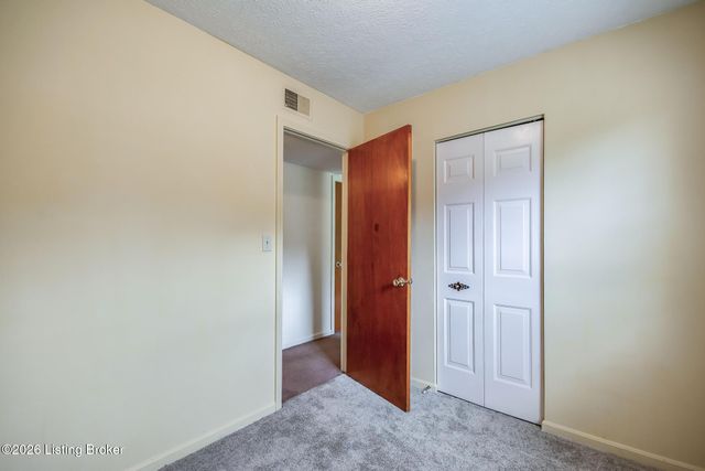 9316 Coolridge Dr, Louisville, KY 40229