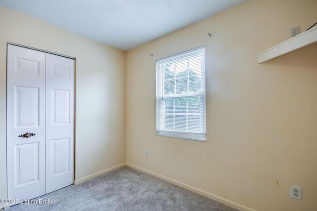 9316 Coolridge Dr, Louisville, KY 40229