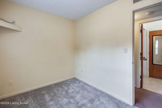 9316 Coolridge Dr, Louisville, KY 40229