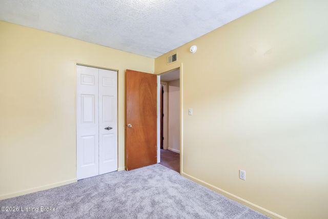9316 Coolridge Dr, Louisville, KY 40229