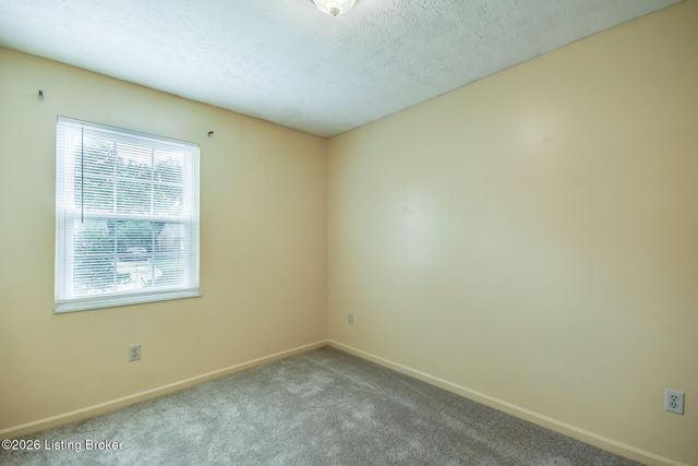 9316 Coolridge Dr, Louisville, KY 40229