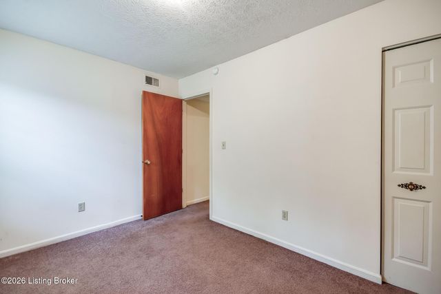 9316 Coolridge Dr, Louisville, KY 40229