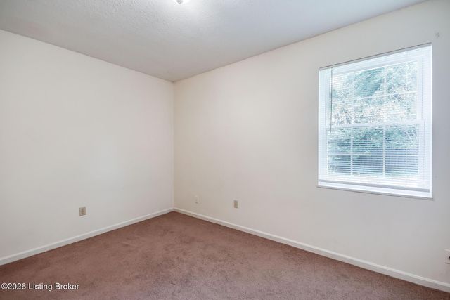 9316 Coolridge Dr, Louisville, KY 40229