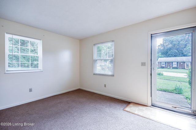 9316 Coolridge Dr, Louisville, KY 40229