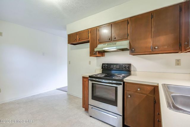 9316 Coolridge Dr, Louisville, KY 40229