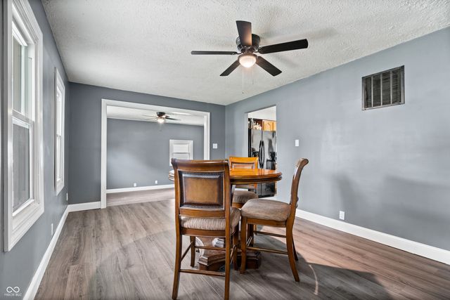 207 Center Drive, Mooresville, IN 46158