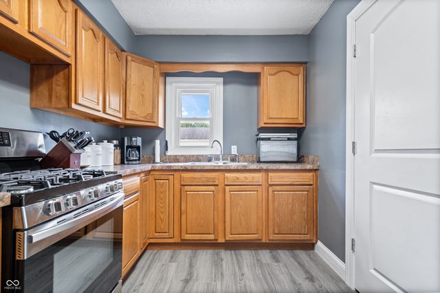 207 Center Drive, Mooresville, IN 46158