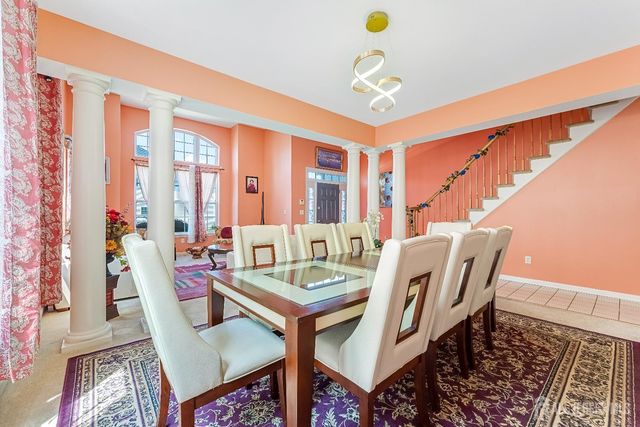 16 Bermuda Dunes Drive, Monroe, NJ 08831