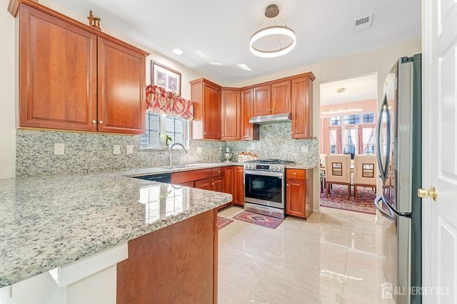 16 Bermuda Dunes Drive, Monroe, NJ 08831