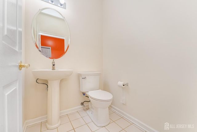 16 Bermuda Dunes Drive, Monroe, NJ 08831