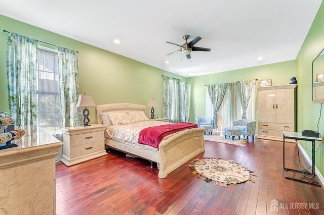 16 Bermuda Dunes Drive, Monroe, NJ 08831