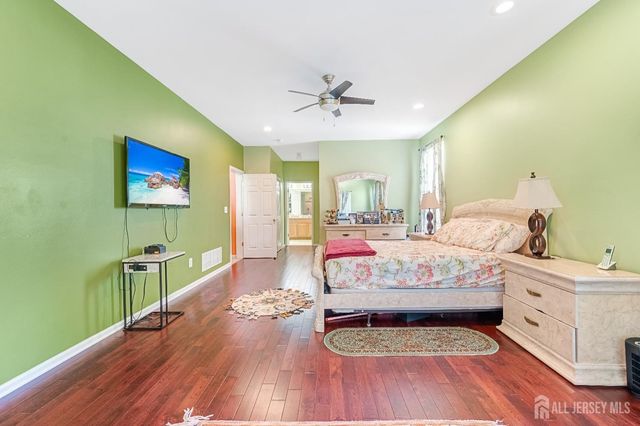 16 Bermuda Dunes Drive, Monroe, NJ 08831