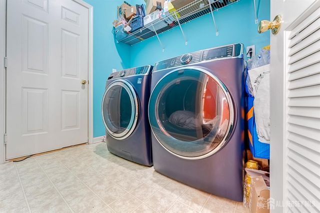 16 Bermuda Dunes Drive, Monroe, NJ 08831