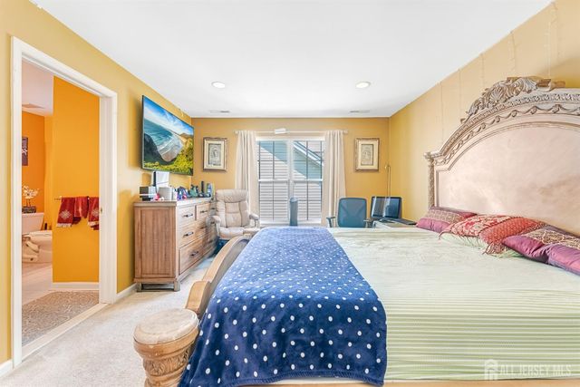 16 Bermuda Dunes Drive, Monroe, NJ 08831