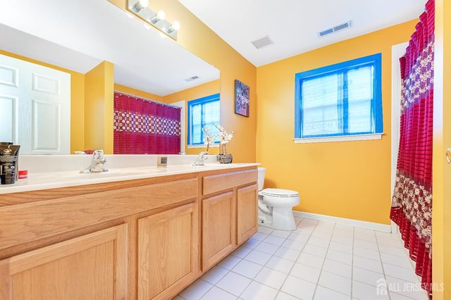 16 Bermuda Dunes Drive, Monroe, NJ 08831