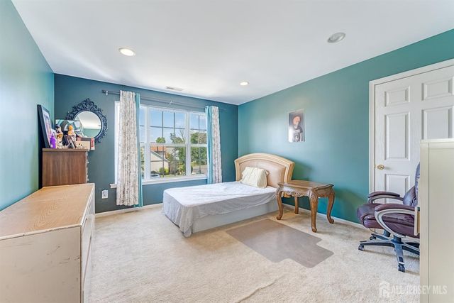 16 Bermuda Dunes Drive, Monroe, NJ 08831