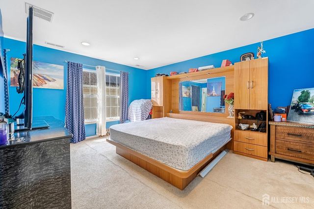 16 Bermuda Dunes Drive, Monroe, NJ 08831