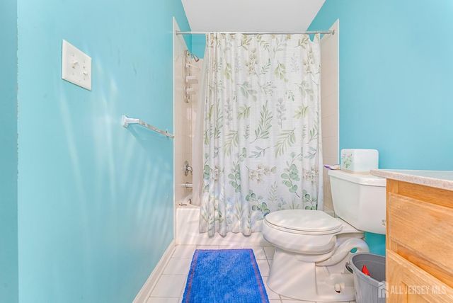 16 Bermuda Dunes Drive, Monroe, NJ 08831