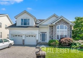 16 Bermuda Dunes Drive, Monroe, NJ 08831