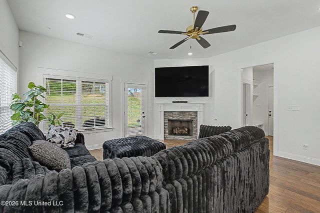 7494 Crosswinds Boulevard, Hernando, MS 38632
