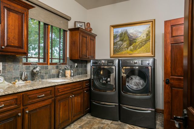 21 Broken Arrow Place, Sandia Park, NM 87047