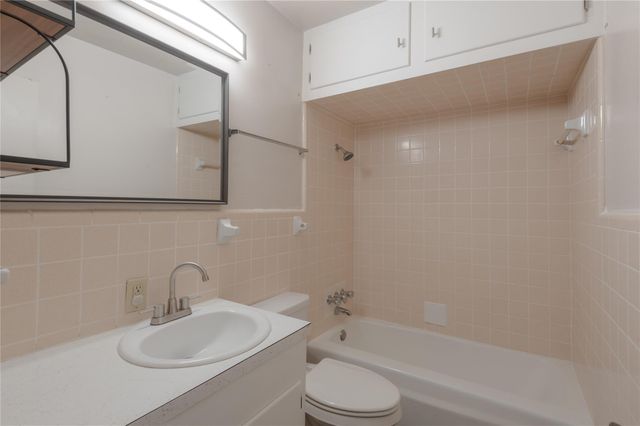 525 12th Street 8, Huntsville, TX 77340