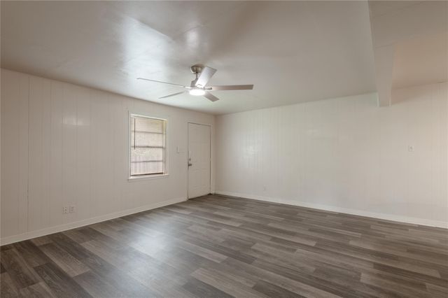 525 12th Street 8, Huntsville, TX 77340