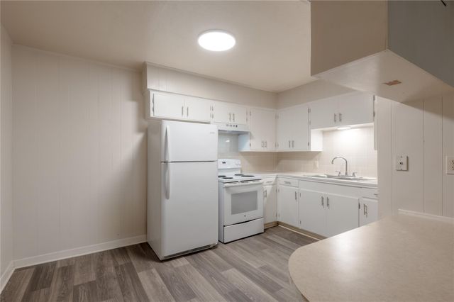 525 12th Street 8, Huntsville, TX 77340