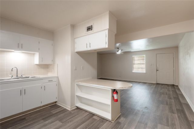 525 12th Street 8, Huntsville, TX 77340