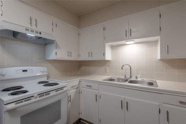 525 12th Street 8, Huntsville, TX 77340
